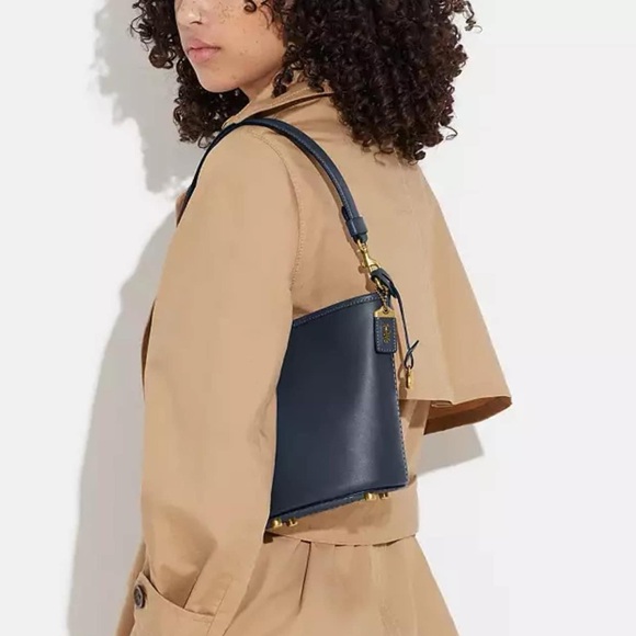 CJ827 - Coach Dakota Bucket Bag 16 - Picture 13 of 13